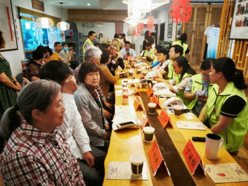 傳遞文明 播撒愛心——揚州報業集團報春花志愿者服務隊正式成立