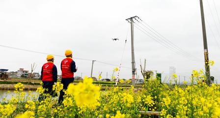 國網(wǎng)余姚市供電公司:“紅馬甲”為“送農(nóng)業(yè)科技下鄉(xiāng)”保駕護(hù)航