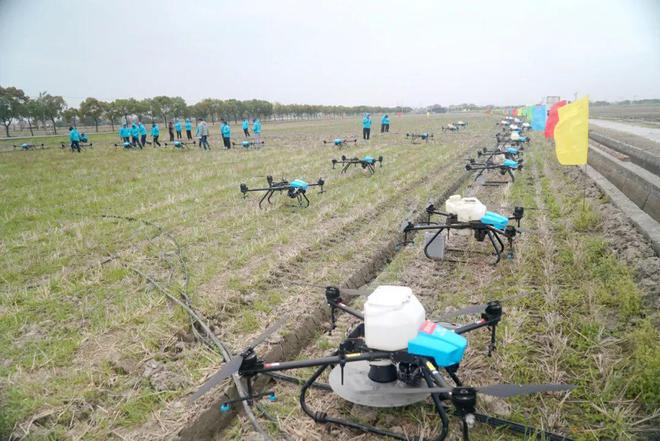 “送科技下鄉(xiāng)”:30架啟飛智能植保無人機(jī)為寧波市春耕備耕現(xiàn)場會(huì)添彩